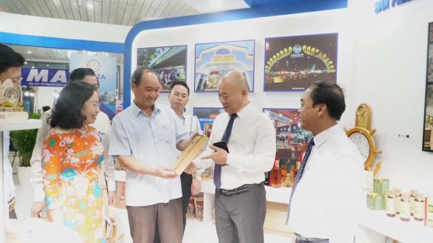 Int’l East-West Economic Corridor trade fair underway in Da Nang